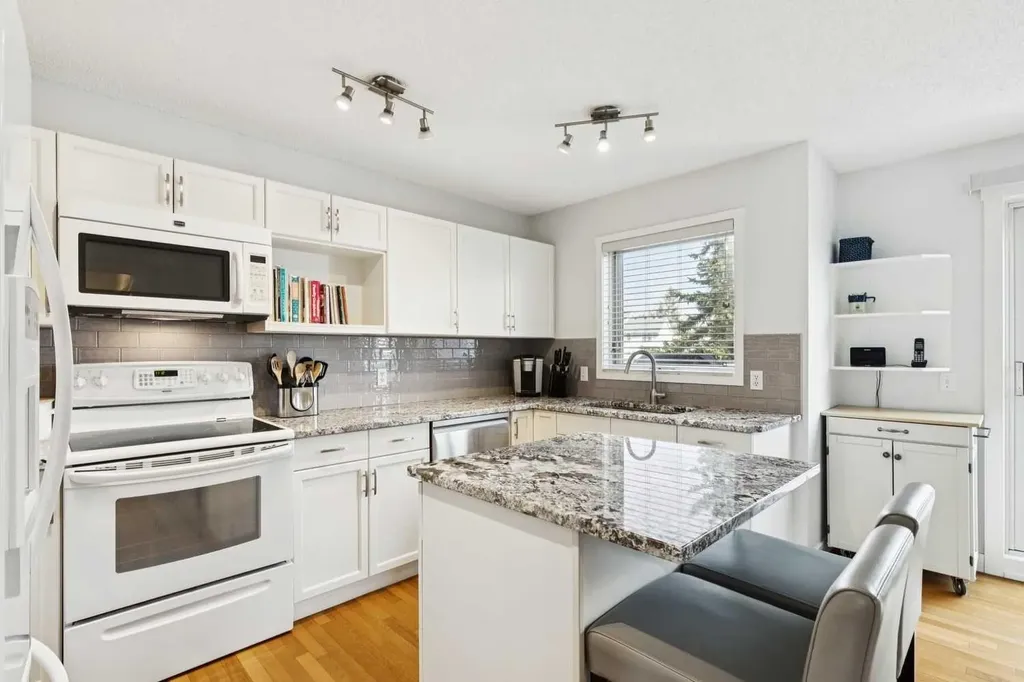 20 Stradwick Rise SW Calgary AB T3H 3H1