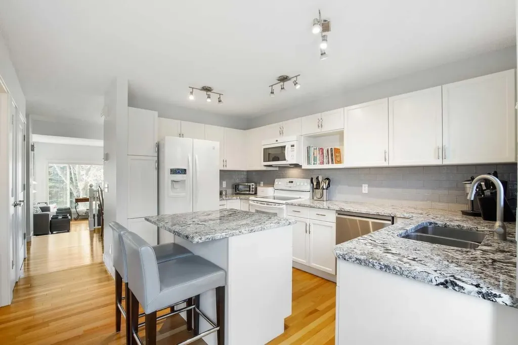 20 Stradwick Rise SW Calgary AB T3H 3H1