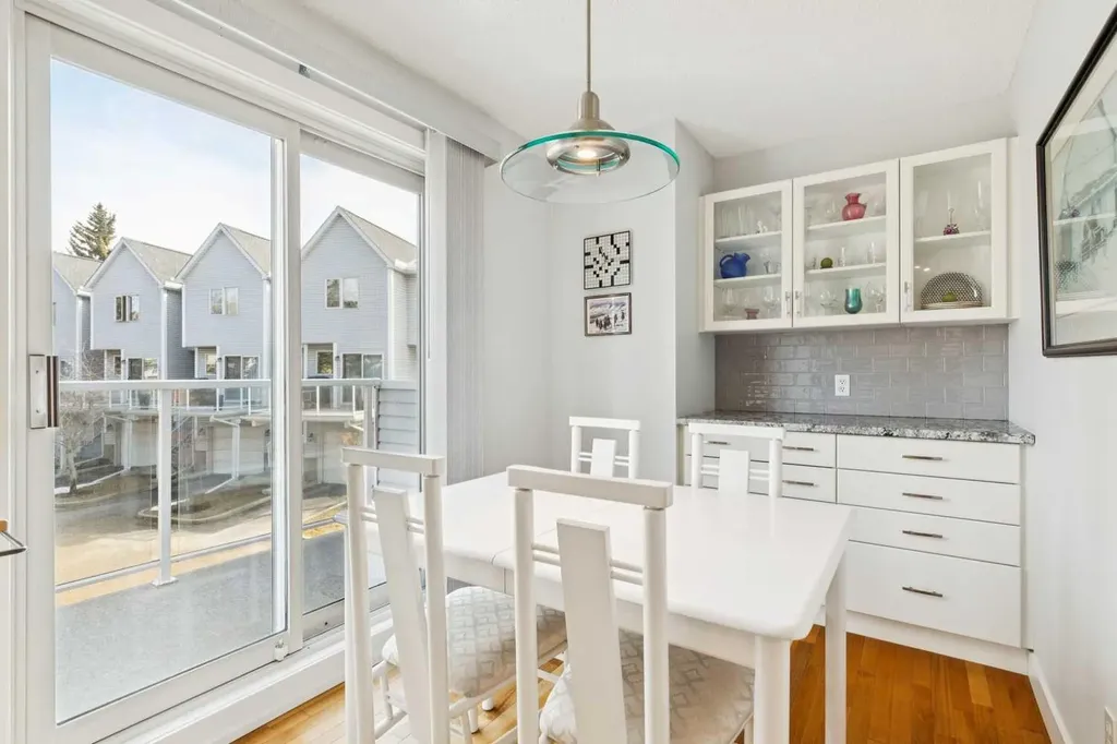 20 Stradwick Rise SW Calgary AB T3H 3H1