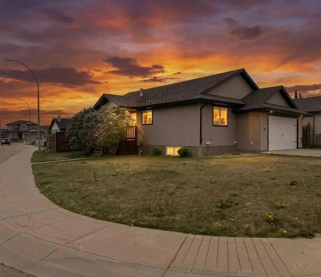 15 Logan Court Sylvan Lake AB T4S 2P4