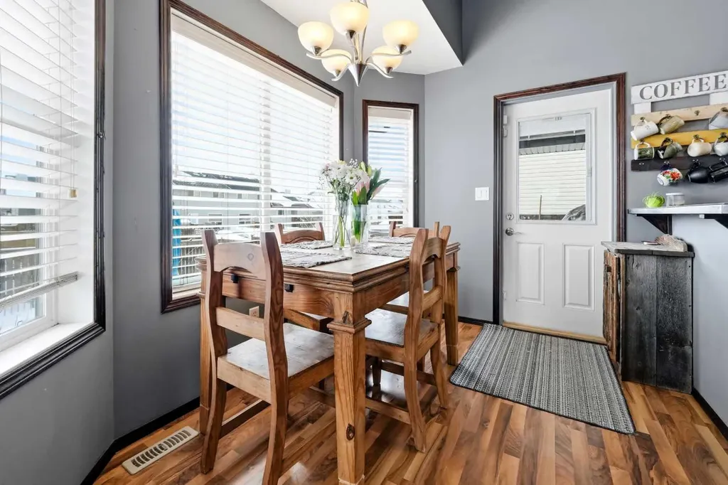 15 Logan Court Sylvan Lake AB T4S 2P4