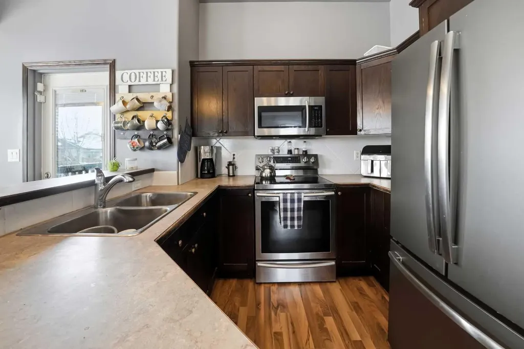 15 Logan Court Sylvan Lake AB T4S 2P4