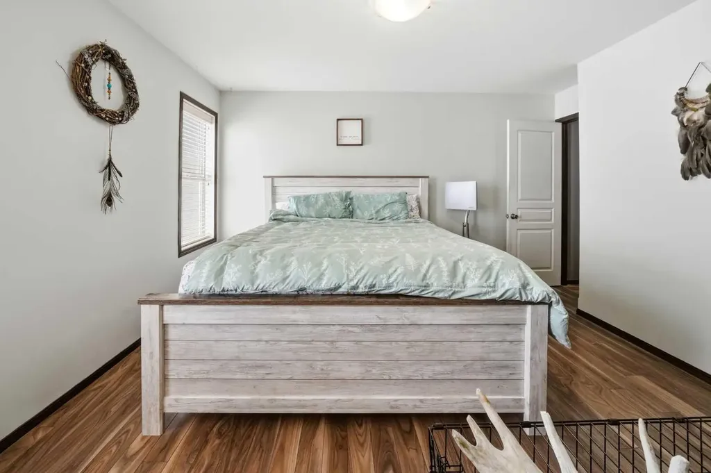 15 Logan Court Sylvan Lake AB T4S 2P4