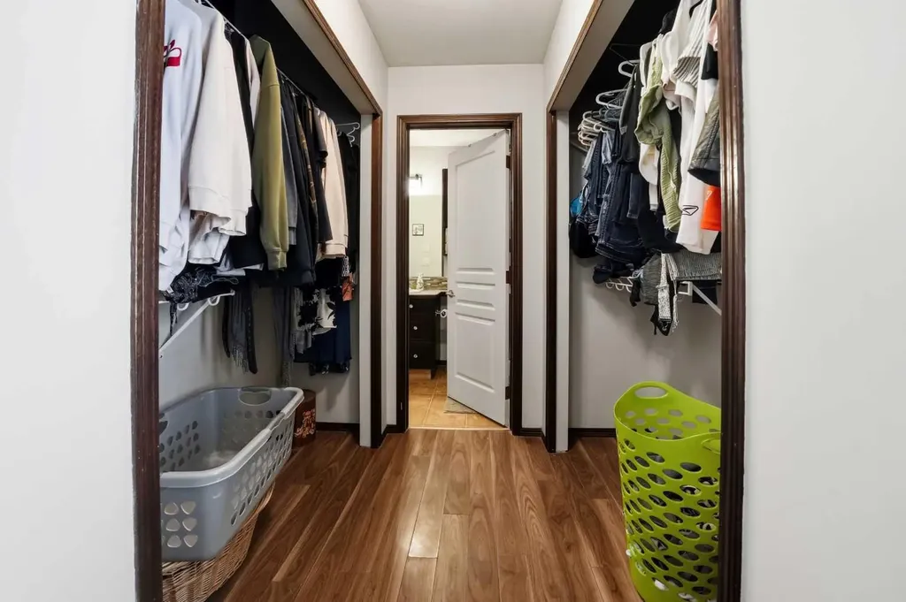 15 Logan Court Sylvan Lake AB T4S 2P4
