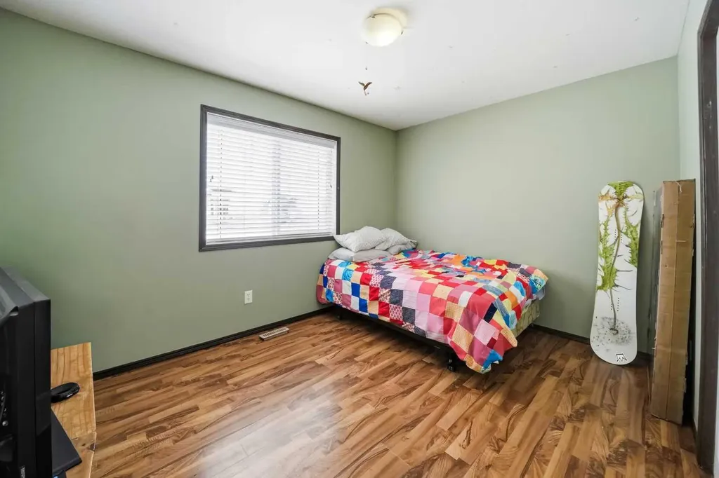 15 Logan Court Sylvan Lake AB T4S 2P4