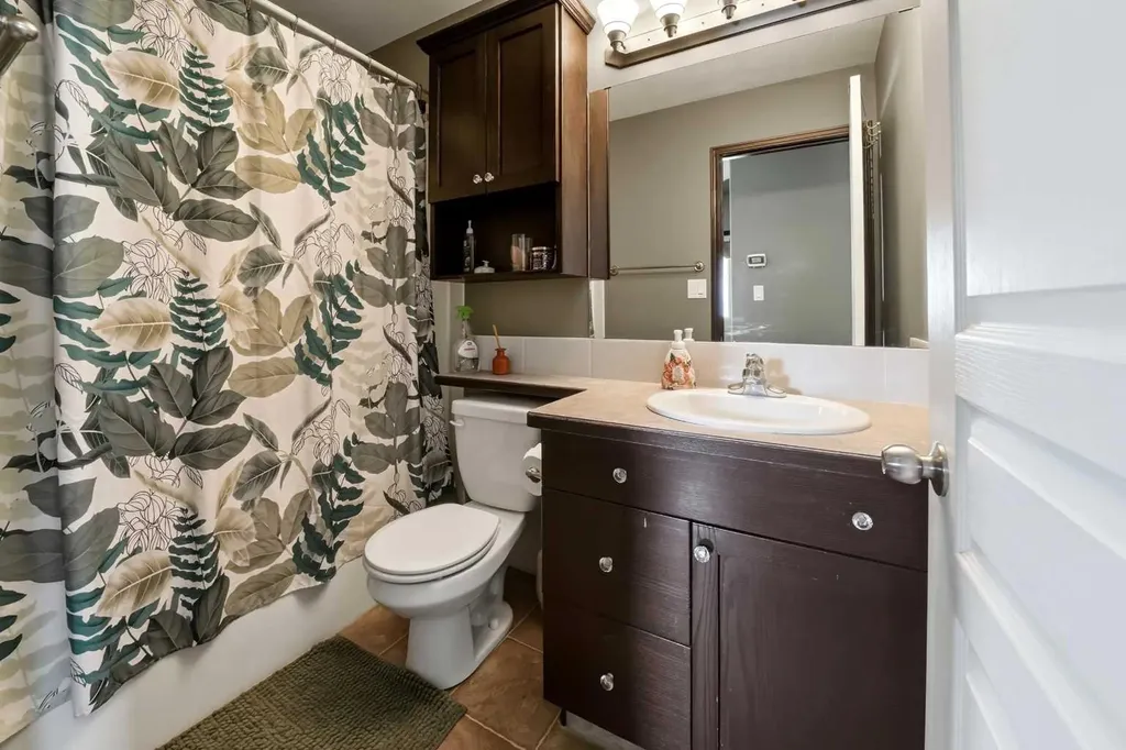 15 Logan Court Sylvan Lake AB T4S 2P4