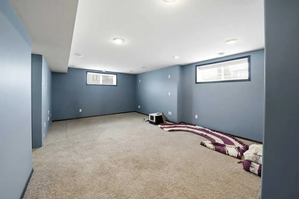 15 Logan Court Sylvan Lake AB T4S 2P4