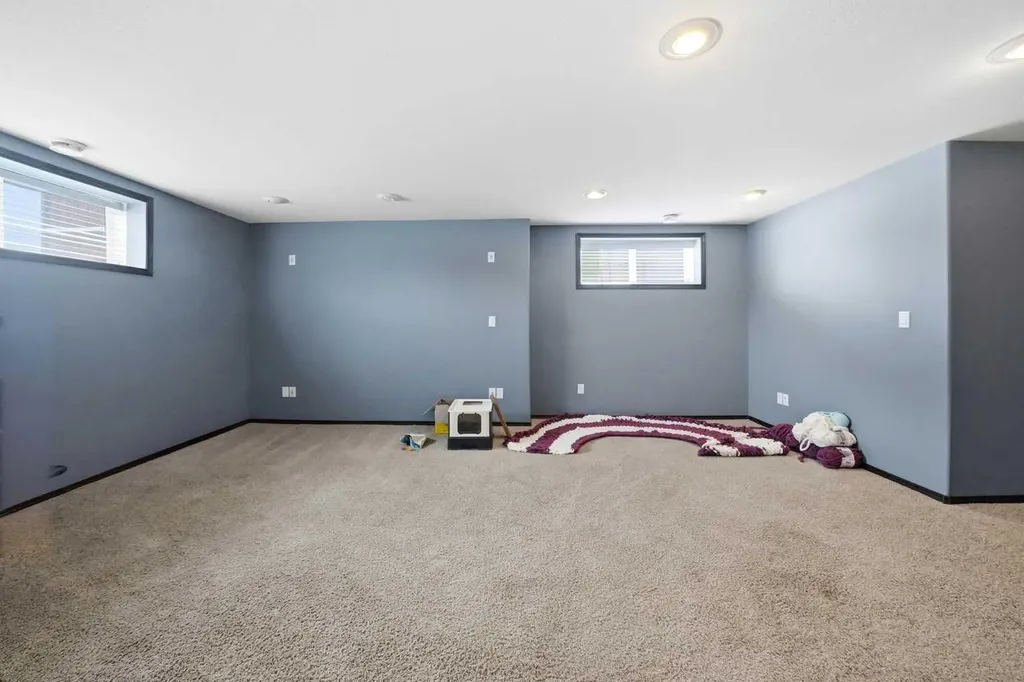 15 Logan Court Sylvan Lake AB T4S 2P4