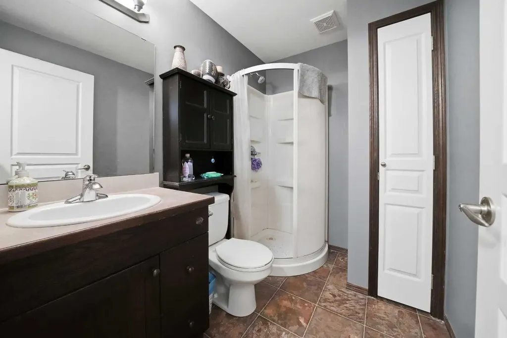 15 Logan Court Sylvan Lake AB T4S 2P4