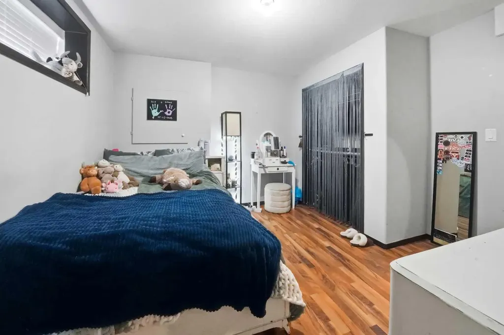 15 Logan Court Sylvan Lake AB T4S 2P4