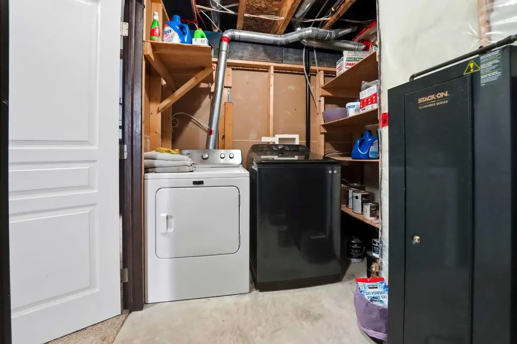 15 Logan Court Sylvan Lake AB T4S 2P4