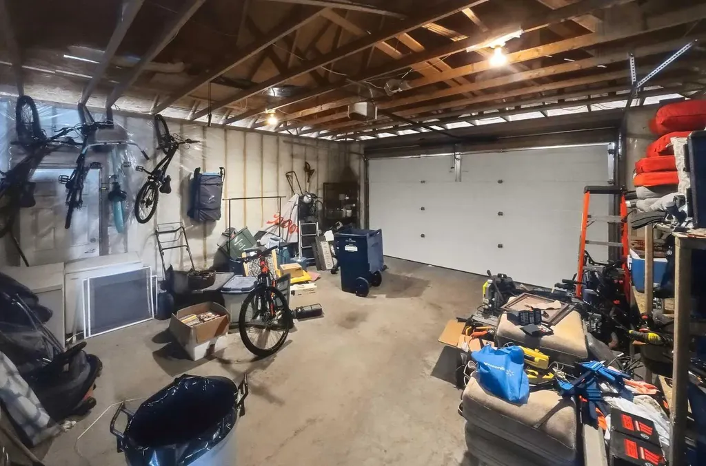 15 Logan Court Sylvan Lake AB T4S 2P4