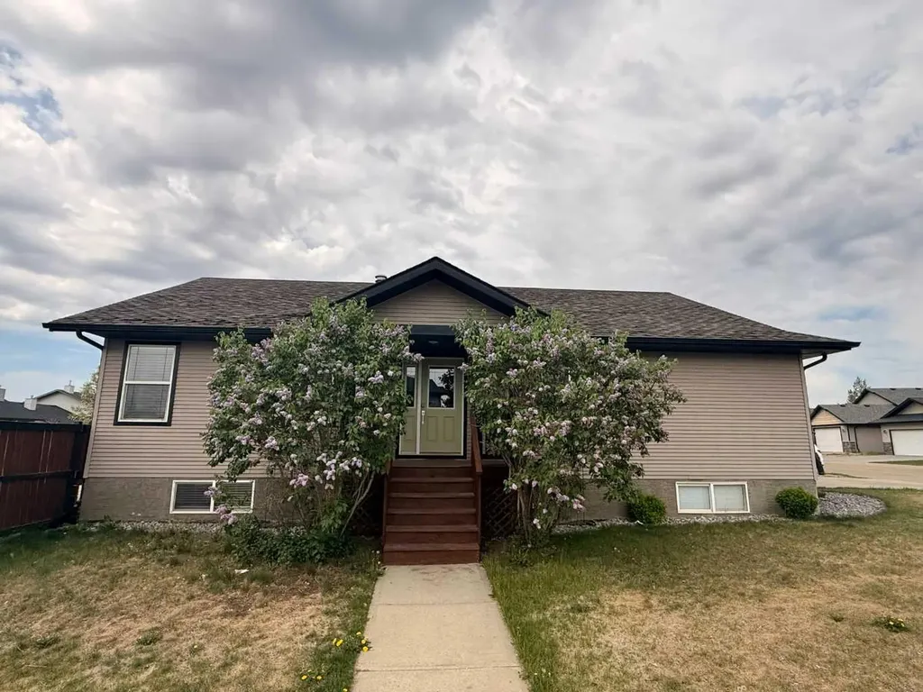 15 Logan Court Sylvan Lake AB T4S 2P4