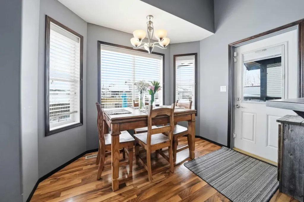 15 Logan Court Sylvan Lake AB T4S 2P4