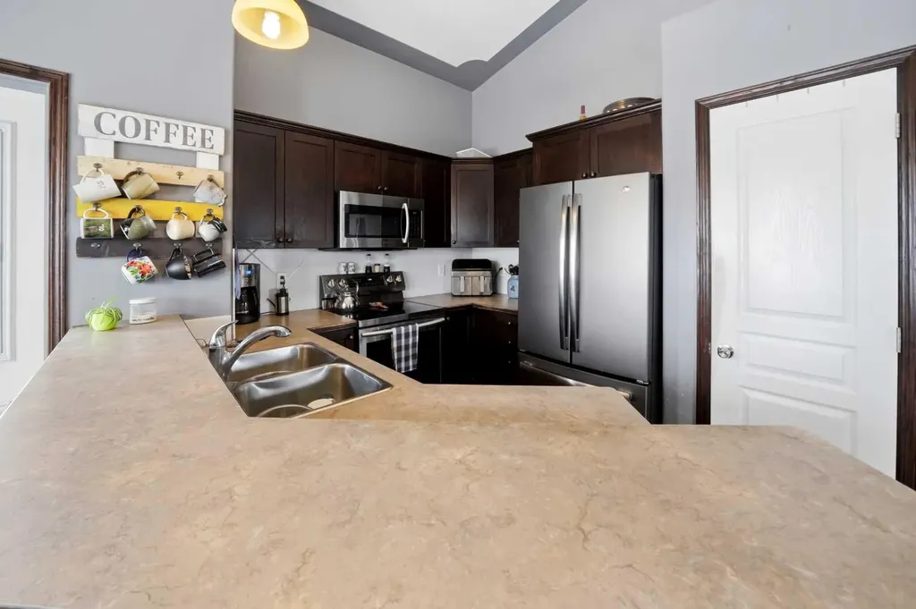 15 Logan Court Sylvan Lake AB T4S 2P4