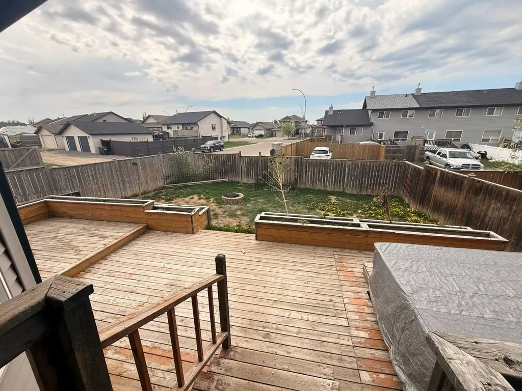 15 Logan Court Sylvan Lake AB T4S 2P4