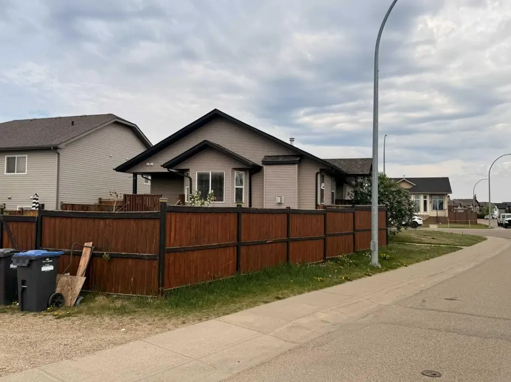 15 Logan Court Sylvan Lake AB T4S 2P4