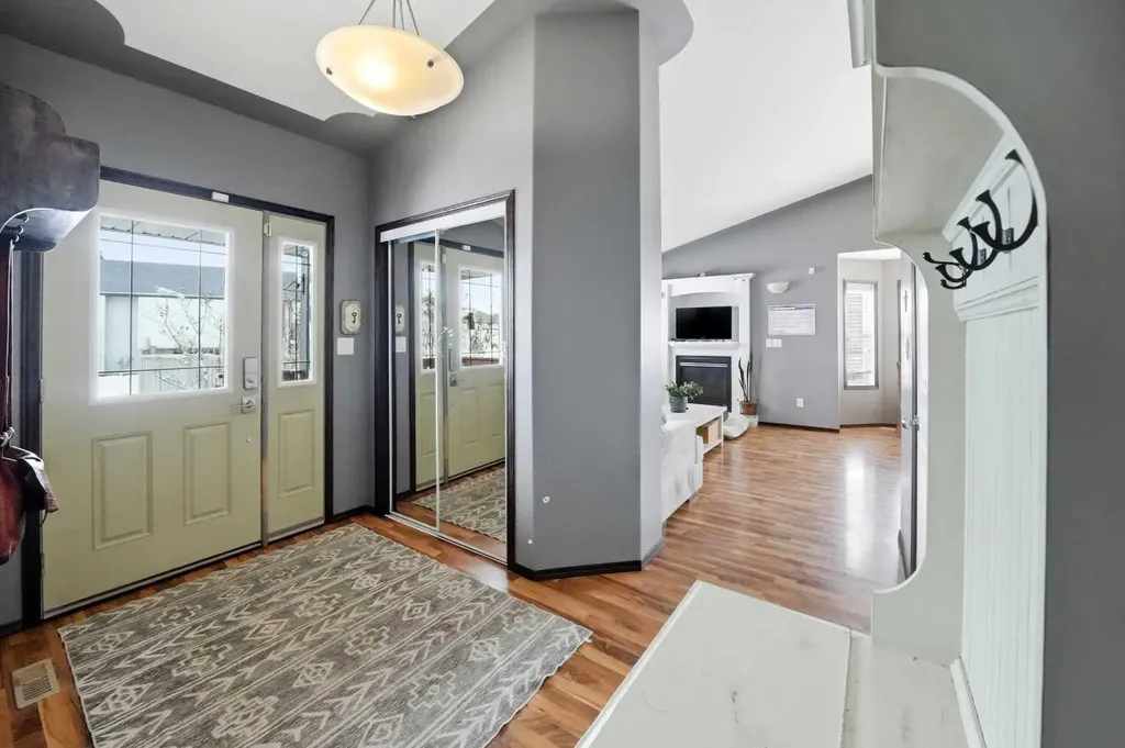 15 Logan Court Sylvan Lake AB T4S 2P4