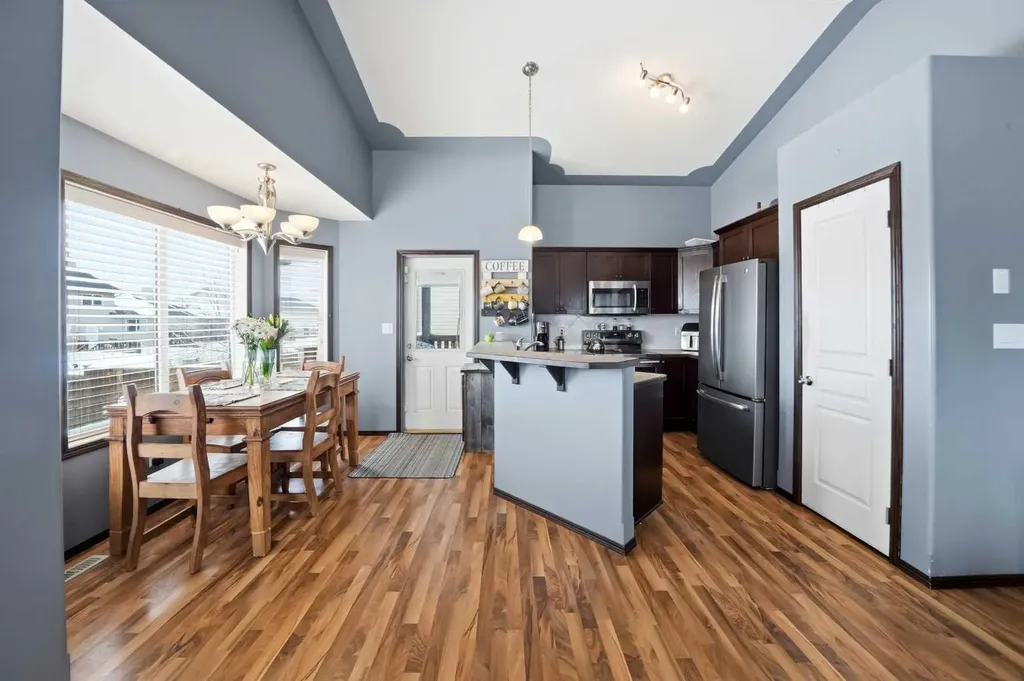 15 Logan Court Sylvan Lake AB T4S 2P4