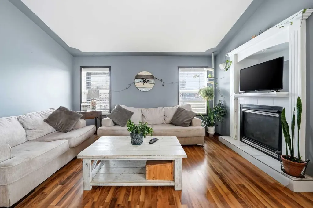 15 Logan Court Sylvan Lake AB T4S 2P4