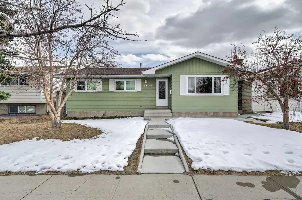 5835 28 Avenue NE Calgary AB T1Y 2E4