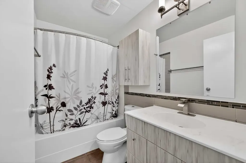 5835 28 Avenue NE Calgary AB T1Y 2E4