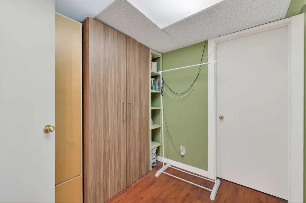 5835 28 Avenue NE Calgary AB T1Y 2E4