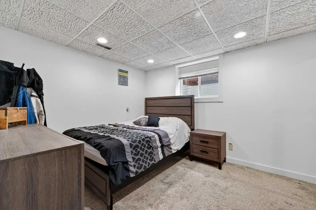 5835 28 Avenue NE Calgary AB T1Y 2E4