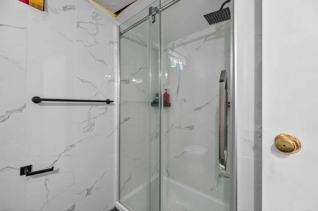 5835 28 Avenue NE Calgary AB T1Y 2E4