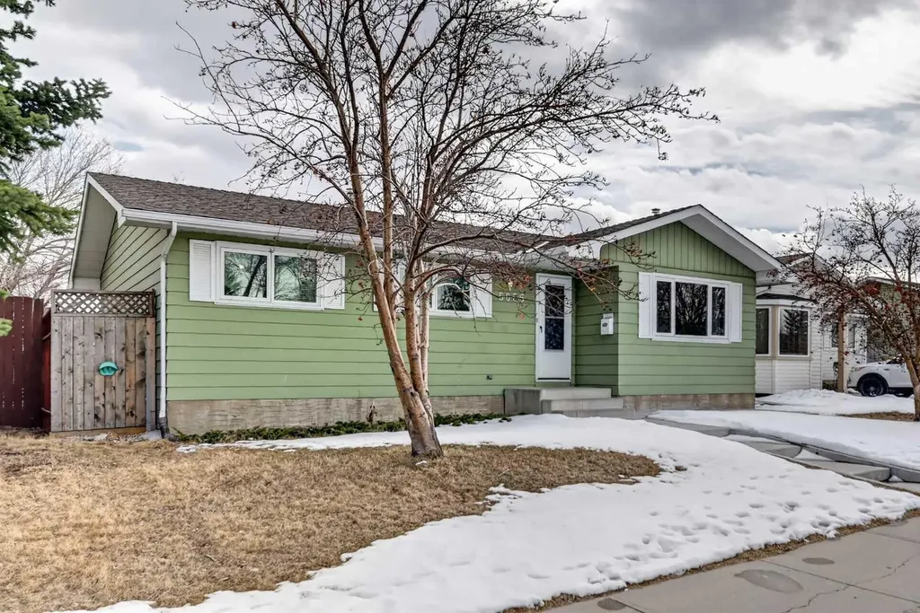 5835 28 Avenue NE Calgary AB T1Y 2E4