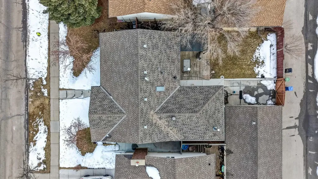 5835 28 Avenue NE Calgary AB T1Y 2E4