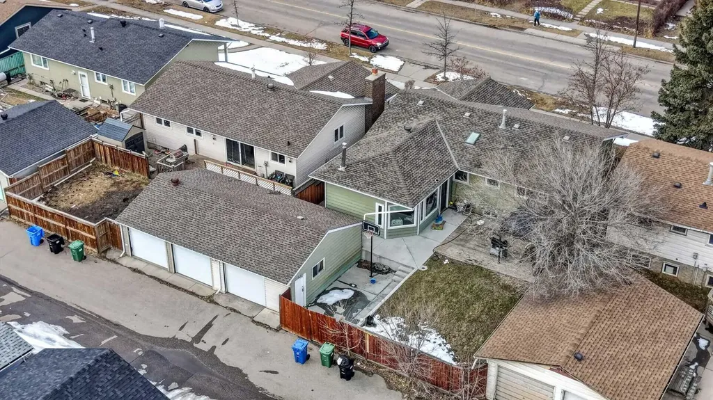 5835 28 Avenue NE Calgary AB T1Y 2E4