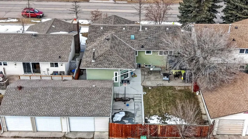 5835 28 Avenue NE Calgary AB T1Y 2E4