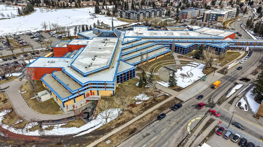 5835 28 Avenue NE Calgary AB T1Y 2E4
