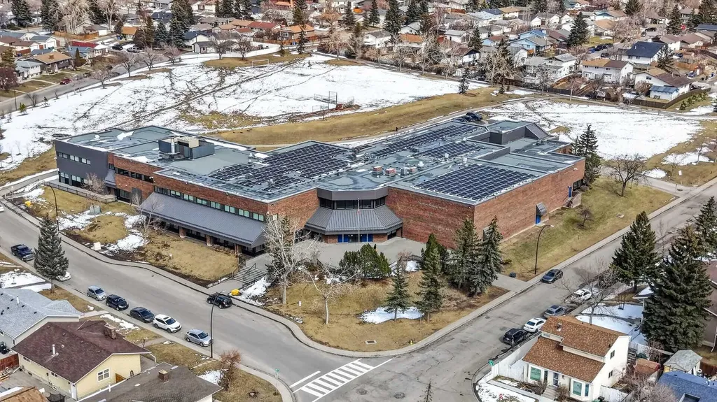 5835 28 Avenue NE Calgary AB T1Y 2E4