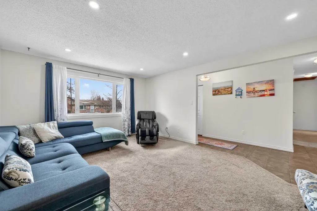 5835 28 Avenue NE Calgary AB T1Y 2E4
