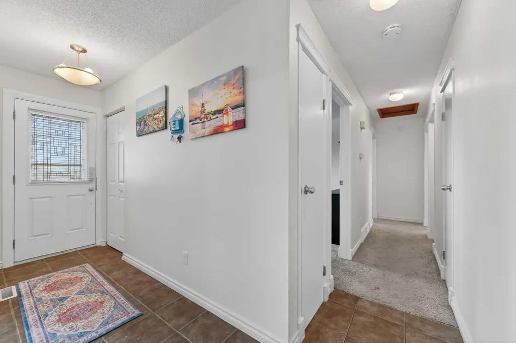 5835 28 Avenue NE Calgary AB T1Y 2E4