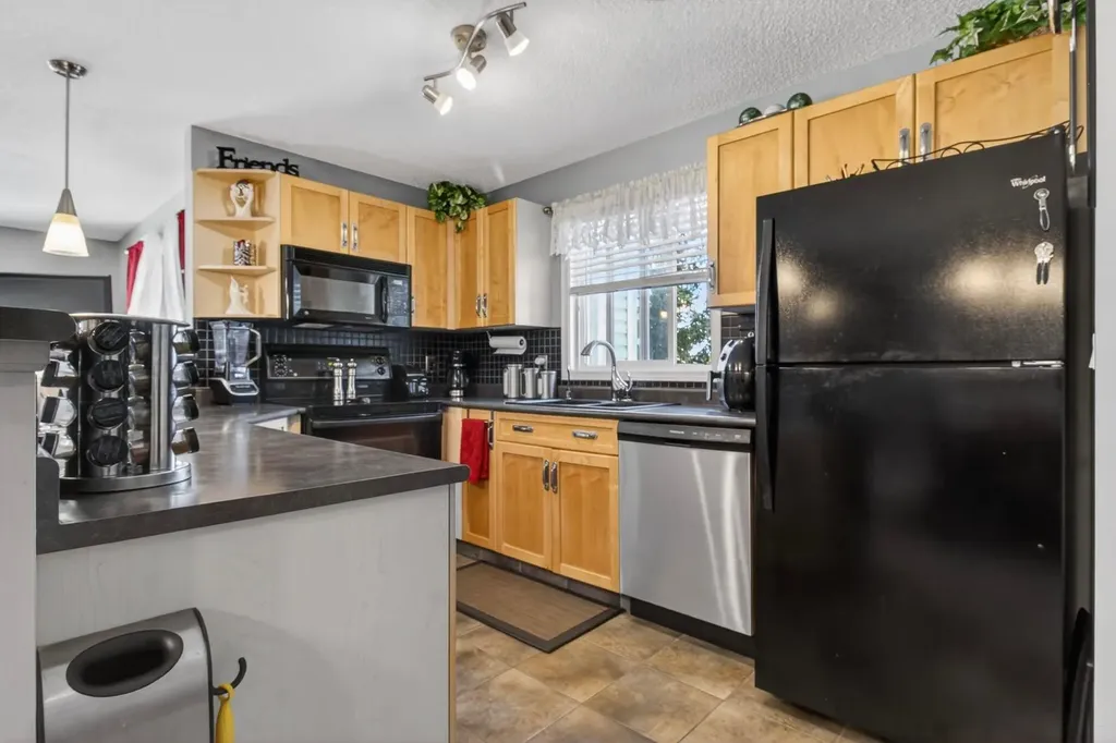 16320 24 Street SW Calgary AB T2Y4T7