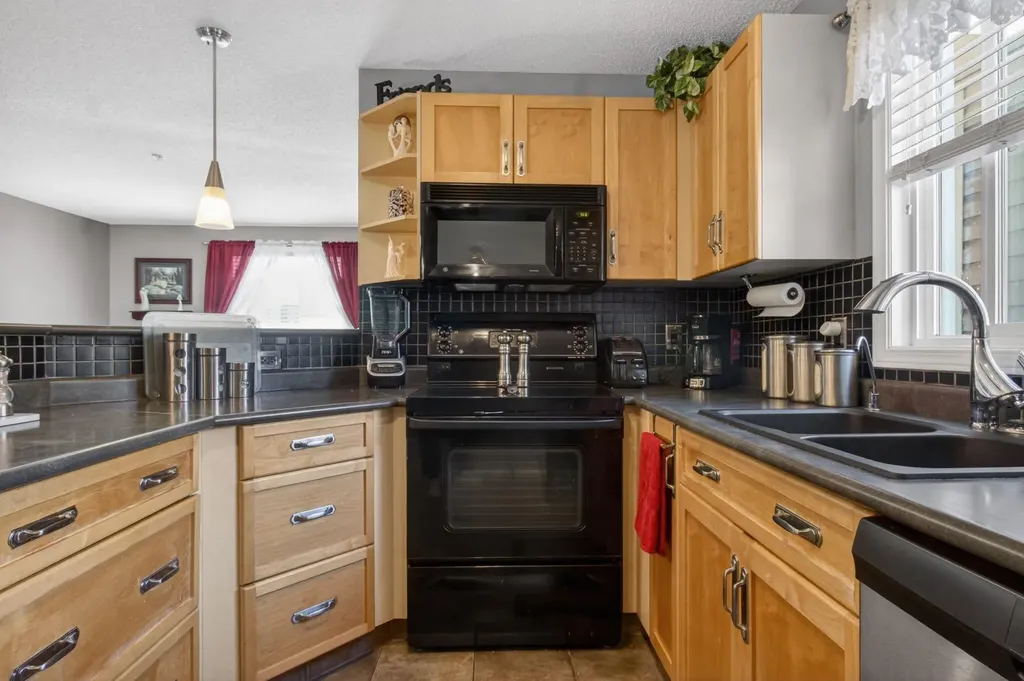 16320 24 Street SW Calgary AB T2Y4T7