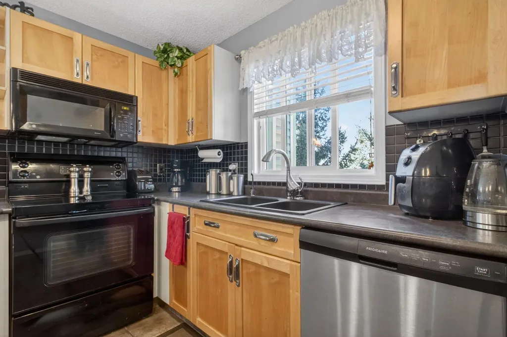 16320 24 Street SW Calgary AB T2Y4T7