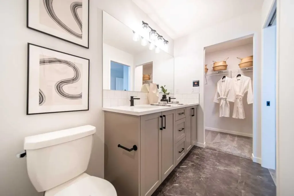 61 Aquila Terrace NW Calgary AB T3R2N8