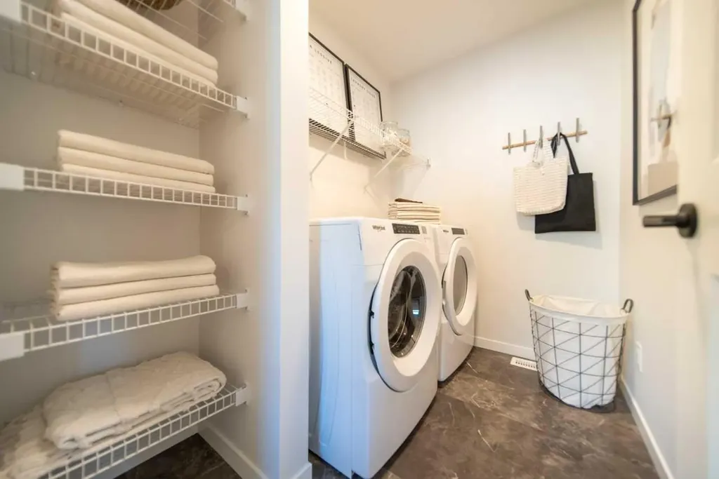 61 Aquila Terrace NW Calgary AB T3R2N8