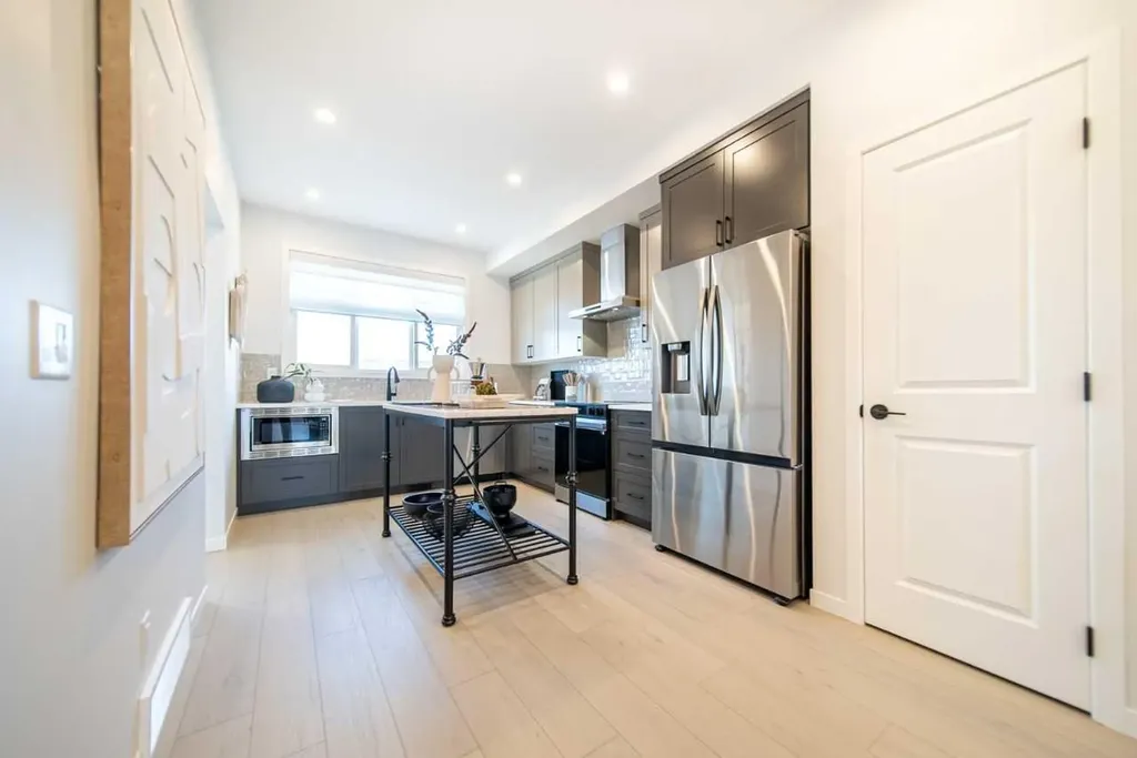 61 Aquila Terrace NW Calgary AB T3R2N8