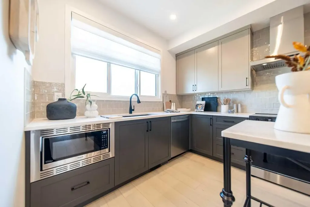 61 Aquila Terrace NW Calgary AB T3R2N8