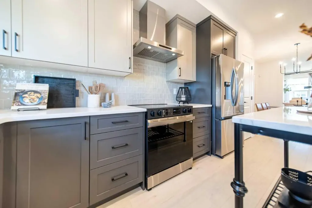 61 Aquila Terrace NW Calgary AB T3R2N8