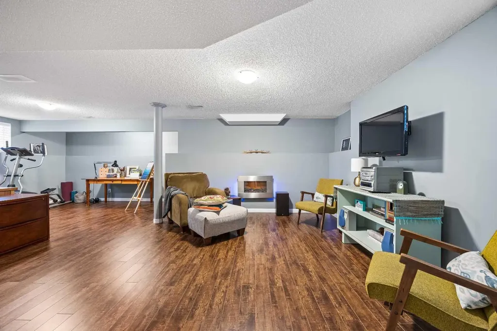 211 Mountainview Drive Okotoks AB T1S 0L6