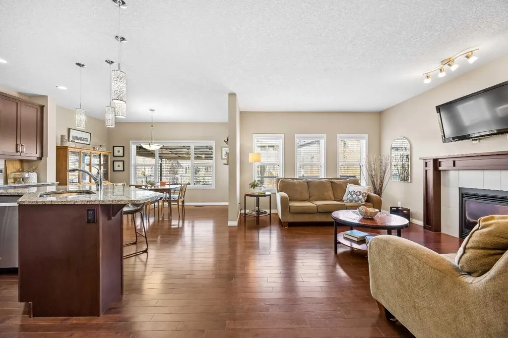 211 Mountainview Drive Okotoks AB T1S 0L6
