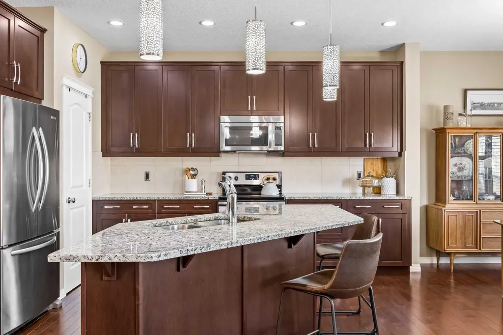 211 Mountainview Drive Okotoks AB T1S 0L6
