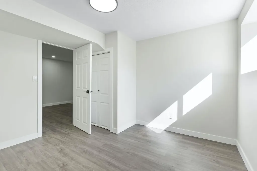 9608 5 Street SE Calgary AB T2J 1K6