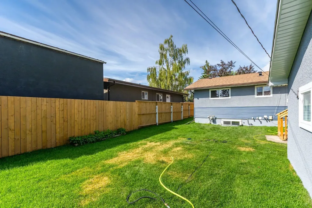 9608 5 Street SE Calgary AB T2J 1K6